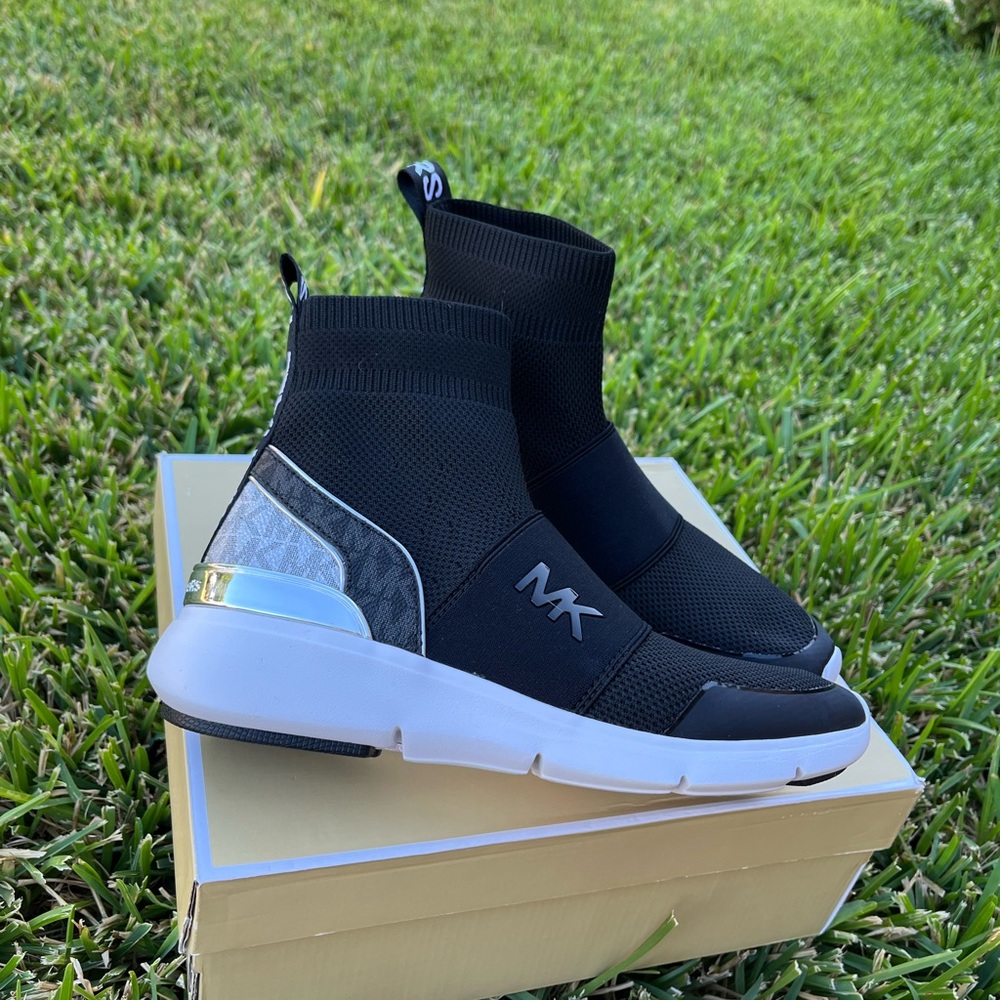 Michael Kors Sterling Bootie Textured Knit Black/Silver - Picture 2 of 4